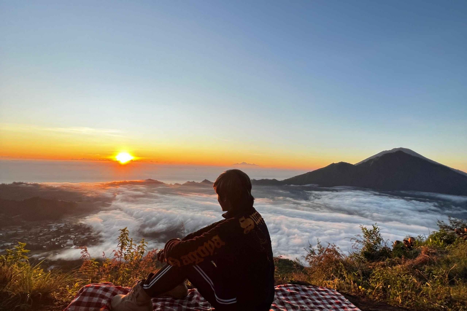 Escursione all'alba sul Monte Batur Colazione e trasferimento in hotel