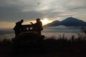 Mount Batur: Sunset/Sunrise 4WD Jeep Tour with Photographer