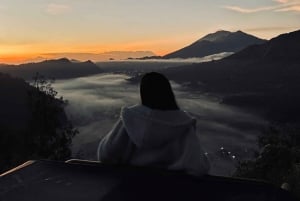 Mount Batur: Sunset/Sunrise 4WD Jeep Tour with Photographer