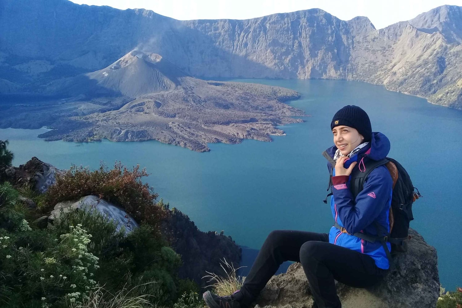 リンジャニ山からセナル クレーター リムへの 2 日間のトレッキング