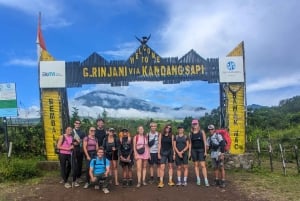 Monte Rinjani: Caminhada de 2 dias/1 noite até Sembalun ou vistas de Senaru