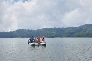 Munduk: Djungeltrekking, kanotpaddling och balinesisk matlagningskurs