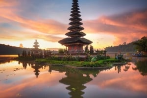 Norte de Bali: Templo budista, Banyumala, fontes termais, UlunDanu