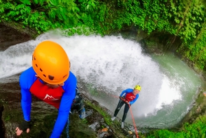 Bali: Canyoningäventyr vid Aling-vattenfallet