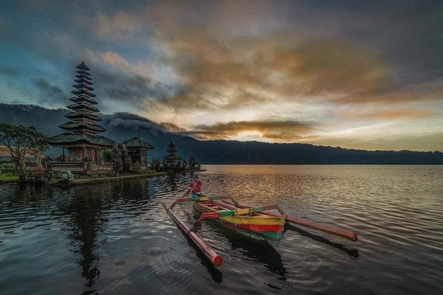 North Bali : Sunrise at Ulundanu Temple & Sekumpul Waterfall