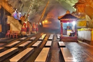 Nusa Penida: East Land Tour with Cave Temple & Beaches