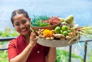 ヌサ・ペニダ：テジャス・ワルナカリのラグジュアリースパ＆フラワーバス