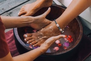 ヌサ・ペニダ：テジャス・ワルナカリのラグジュアリースパ＆フラワーバス