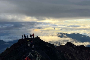 Trekking di 2 giorni sul monte Rinjani: salita alla vetta e panorami mozzafiato