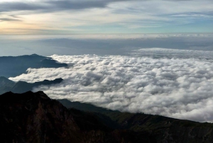 Trekking di 2 giorni sul monte Rinjani: salita alla vetta e panorami mozzafiato