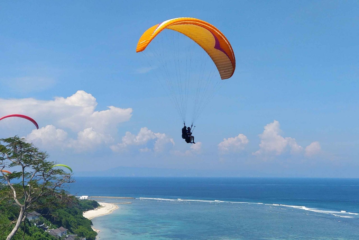 Bali: Experiencia en parapente en la playa de Uluwatu o Nusa Dua