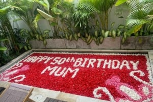 Kwiatowa dekoracja basenu na Bali: All Inclusive