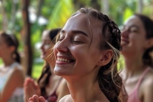 Bali: Zajęcia jogi dla szczeniąt w Canggu z orzeźwiającymi napojami