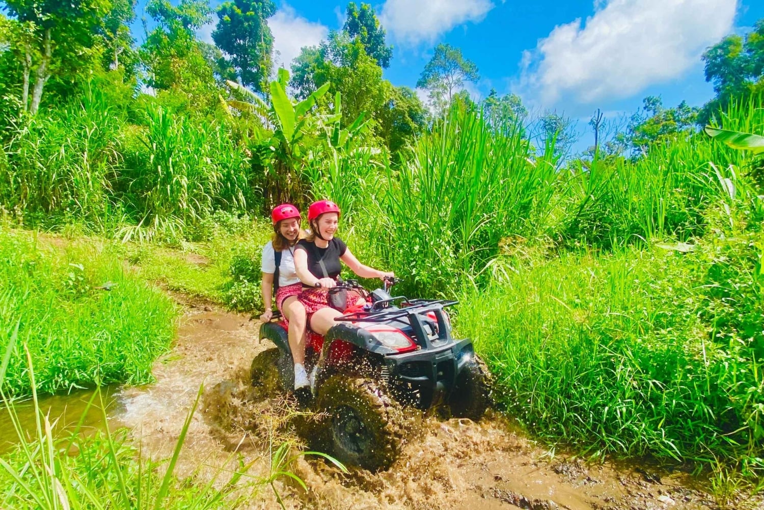 Quad-tur, vandfald og autentisk madlavningskursus i Munduk