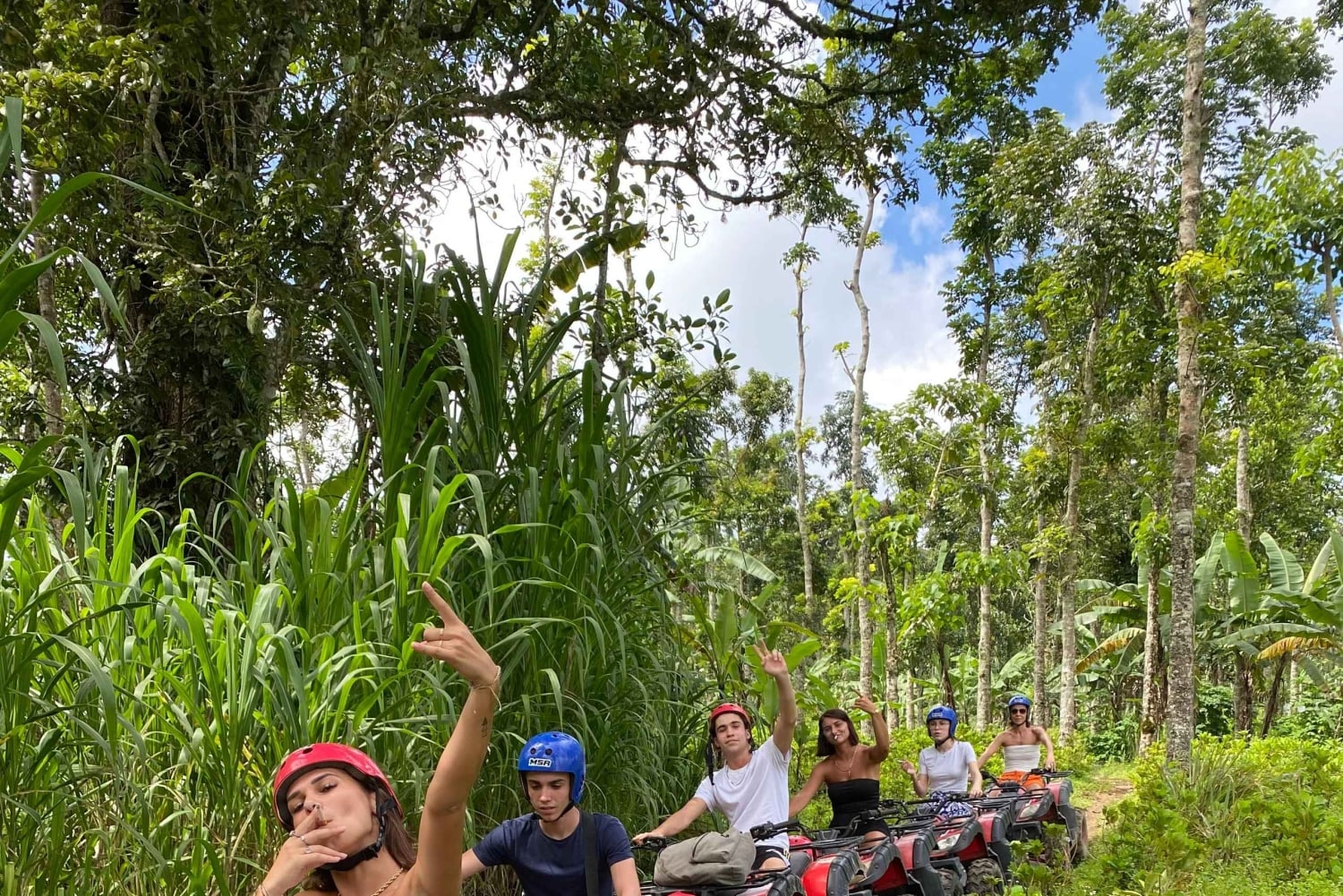 Quad-tur, vandfald og autentisk madlavningskursus i Munduk