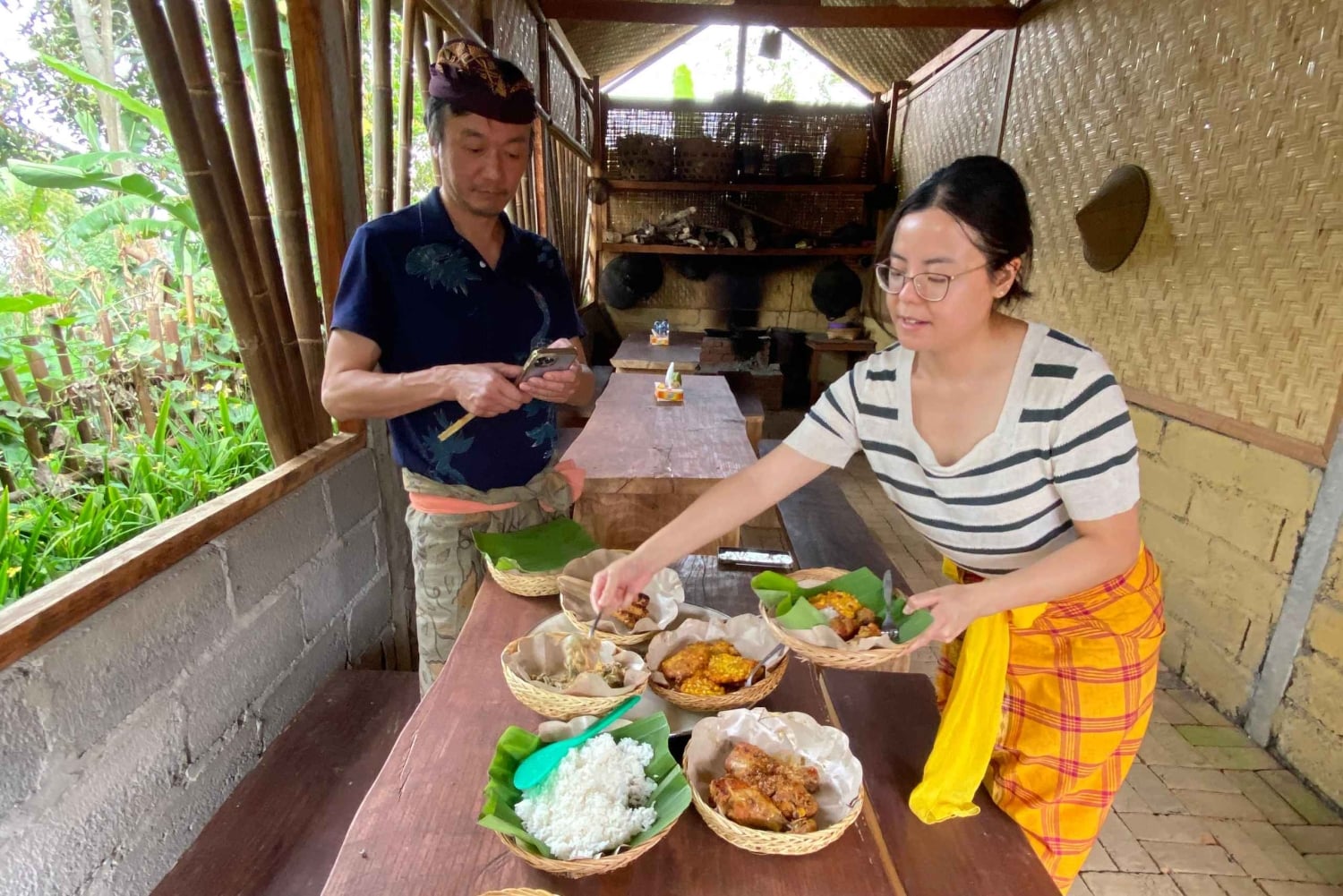 Quad-tur, vandfald og autentisk madlavningskursus i Munduk