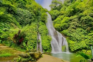 Quad-tur, vandfald og autentisk madlavningskursus i Munduk