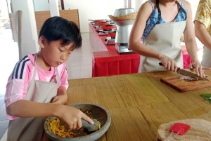 サヌール：バリ料理教室（マーケットツアーはオプションです）