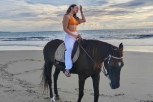 تجربة ركوب الخيل على شاطئ سيمينياك