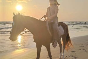 تجربة ركوب الخيل على شاطئ سيمينياك