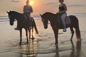 Experiencia de paseo a caballo por la playa de Seminyak