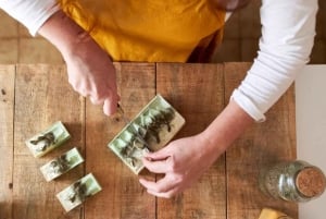 Seminyak : cours de fabrication de savon naturel avec un instructeur professionnel