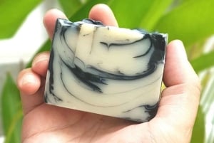 Seminyak : cours de fabrication de savon naturel avec un instructeur professionnel