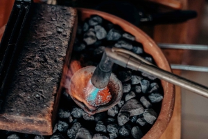 Zilveren sieraden maken in de buurt van het apenbos van Ubud