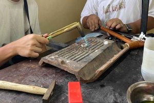 Zilveren sieraden maken in de buurt van het apenbos van Ubud