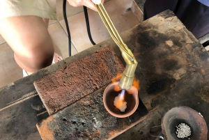 Zilveren sieraden maken in de buurt van het apenbos van Ubud