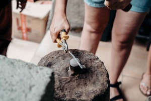 Zilveren sieraden maken in de buurt van het apenbos van Ubud