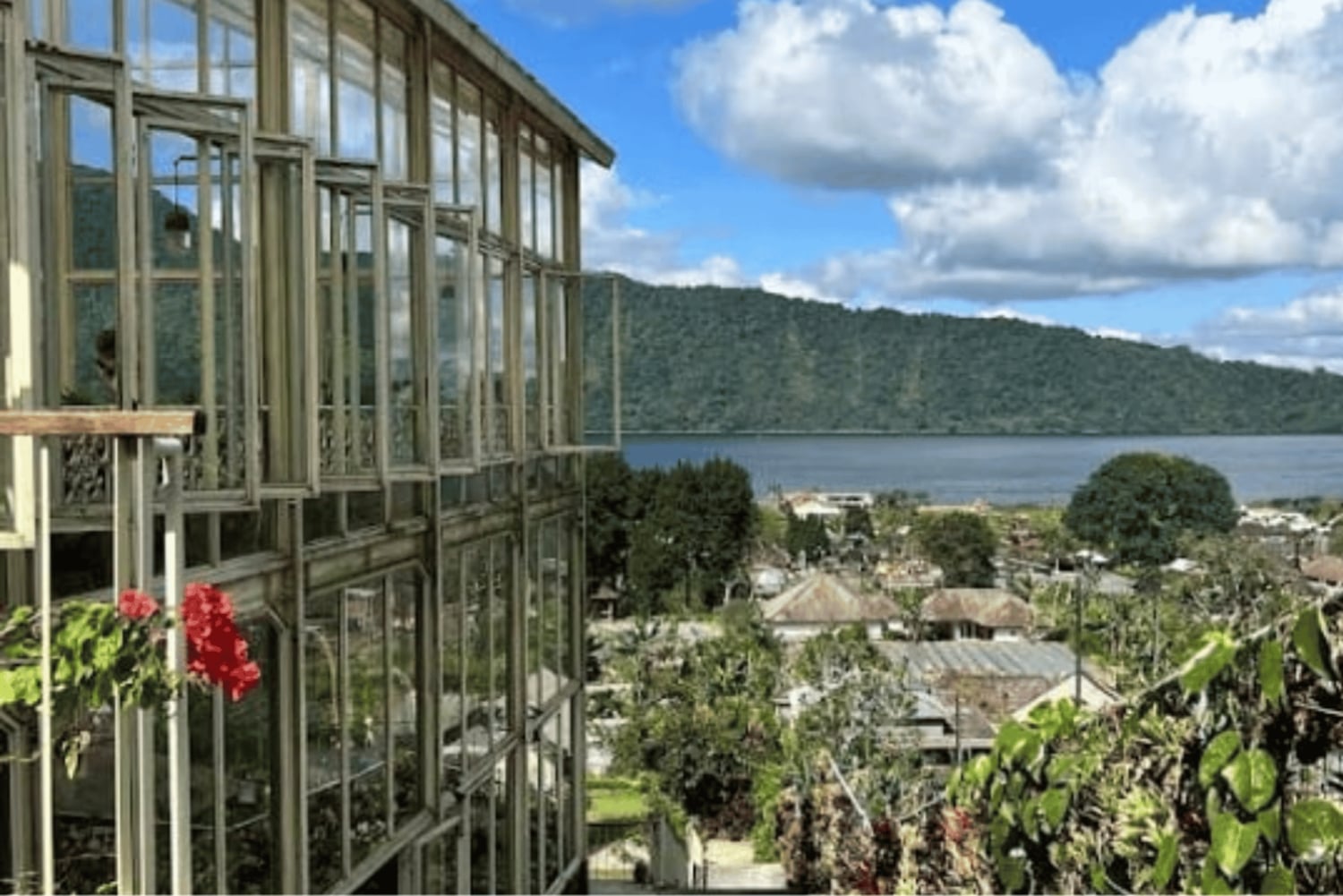 Tempio e cascata nel nord di Bali in minivan di lusso per viaggiatori solitari