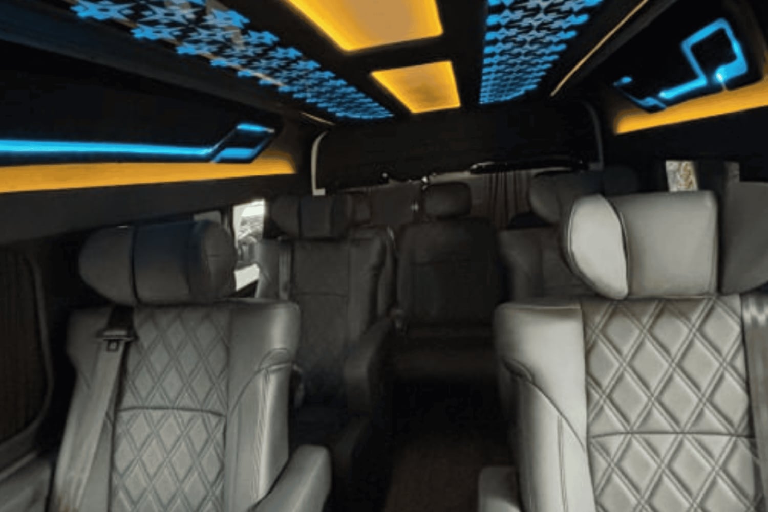 Tempio e cascata nel nord di Bali in minivan di lusso per viaggiatori solitari