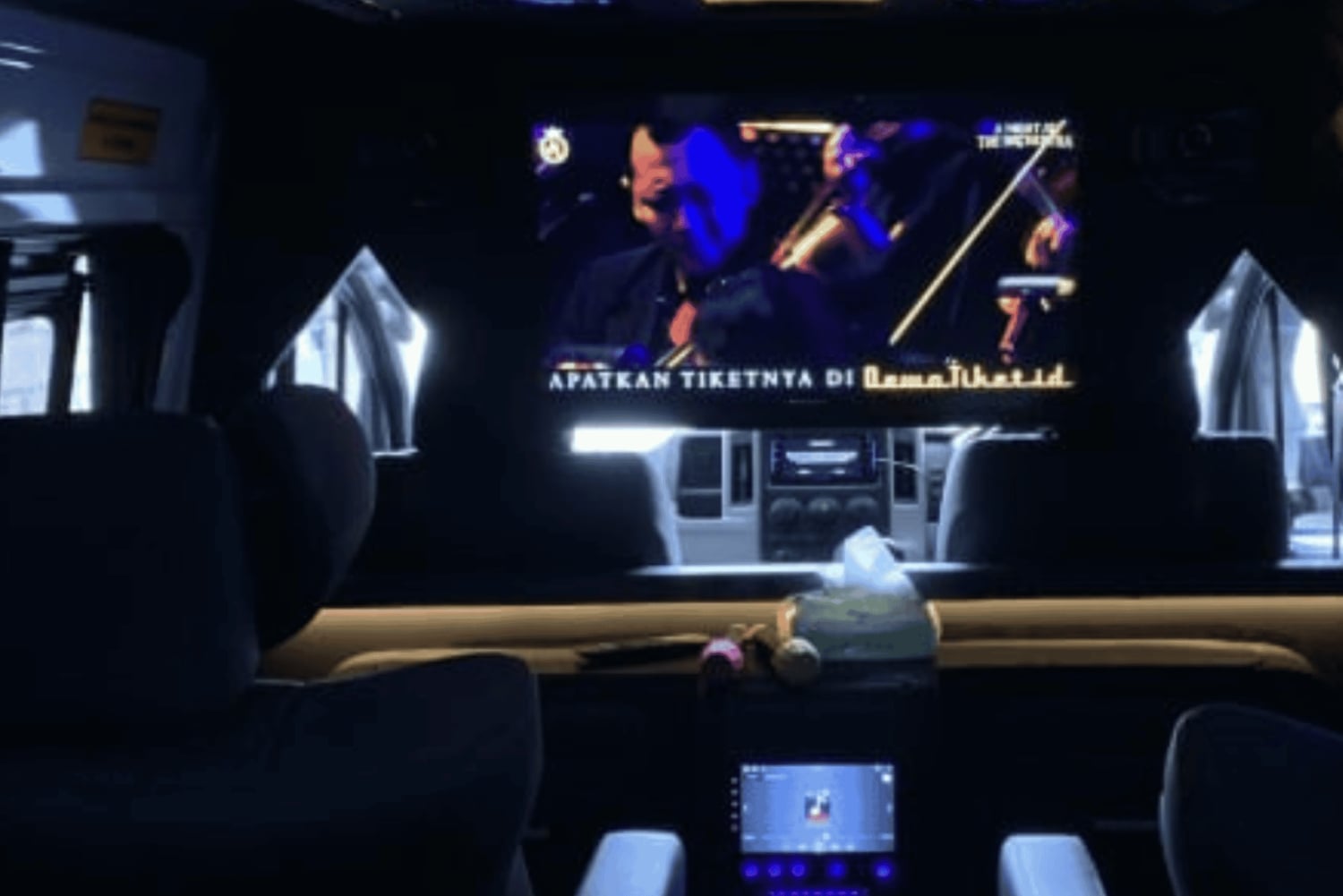 Tempio e cascata nel nord di Bali in minivan di lusso per viaggiatori solitari