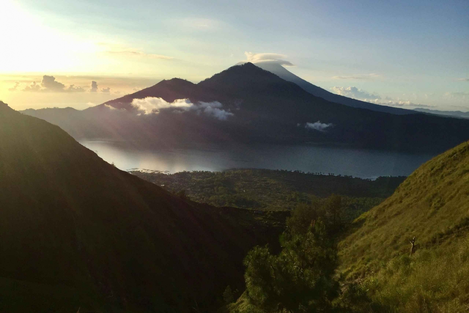 Sunrise Trek at Mount Batur with Breakfast and Guide