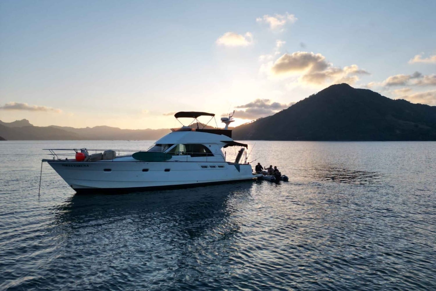 Rondvaart tijdens zonsondergang vanuit Kuta Bay met drankjes en snacks