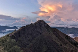 Zonsondergang trektocht op de berg Batur