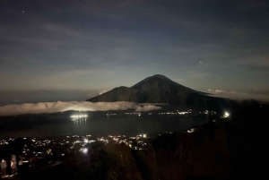 Vandring i solnedgången Mount Batur