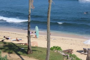 Cours de surf à Uluwatu, Bali – Surfeurs débutants et intermédiaires