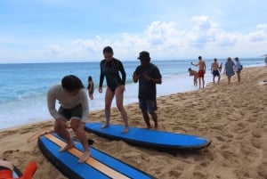Cours de surf à Uluwatu, Bali – Surfeurs débutants et intermédiaires