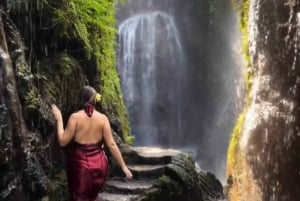 Taman Beji Griya Waterfall: Holy Bathing/Soul Retreat Ritual