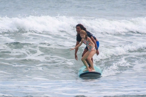A melhor aula de surfe com Curly em Canggu