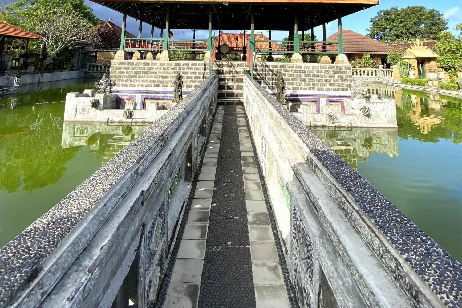 La Majestad de Bali: El Encanto de Amlapura, Palacio del Agua