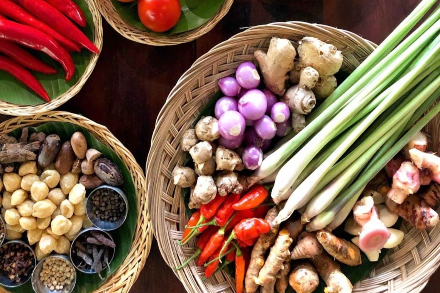Traditionell balinesisk autentisk matlagningskurs och marknadstur