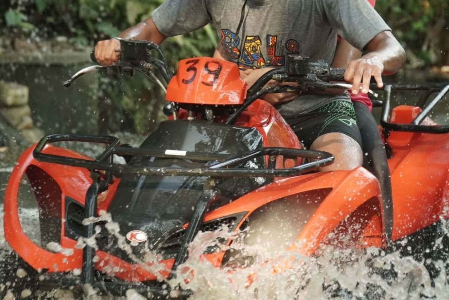 Ubud: ATV-fyrhjuling med lunch och försäkring