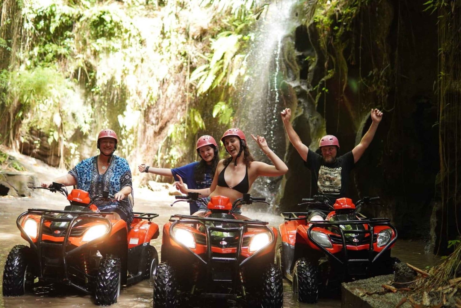 Ubud: pacchetto con giro in quad su fiume, grotta, cascata e rafting