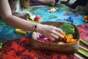 Ubud, Bali: tour de elaboración de canang, meditación y melukat