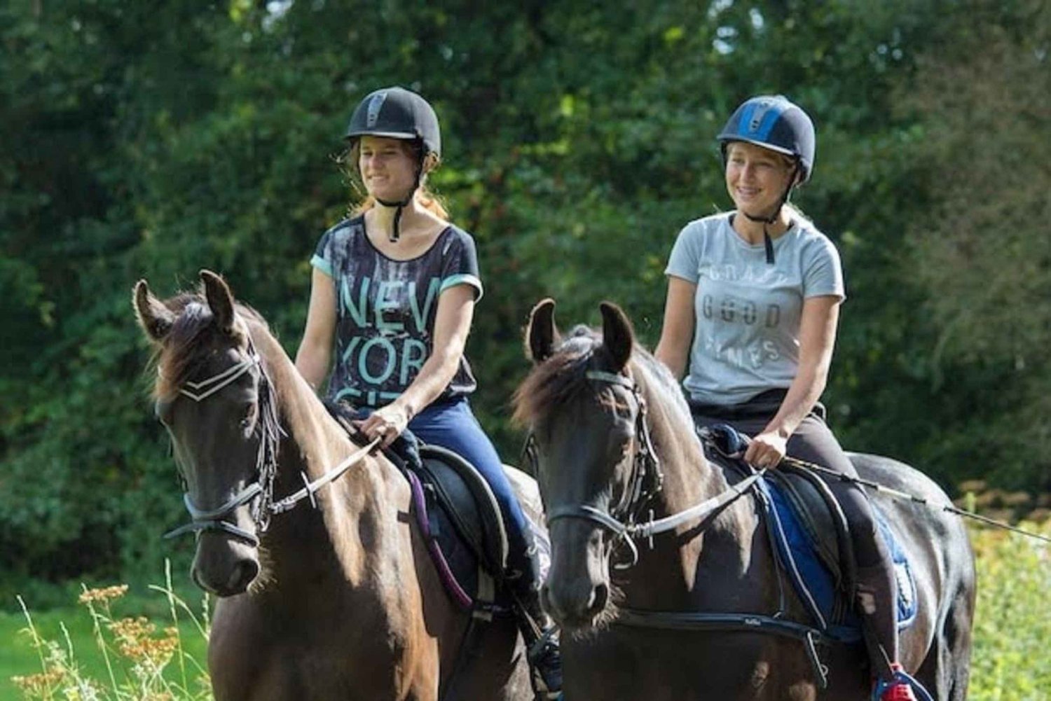 ウブド・バリ:ワインとパノラマビューを楽しむ乗馬ツアーをお楽しみください