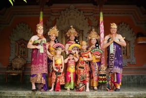 Ubud: Sesión de fotos de disfraces balineses con maquillaje