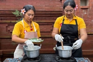 Ubud: Balinese dessertkookles bij een lokaal gezin